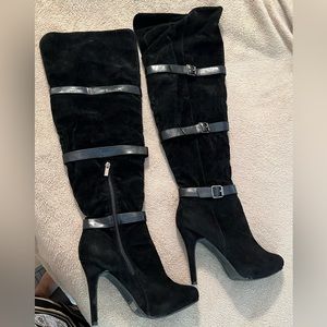 Suede Tall Women’s Boots. Side zipper.
